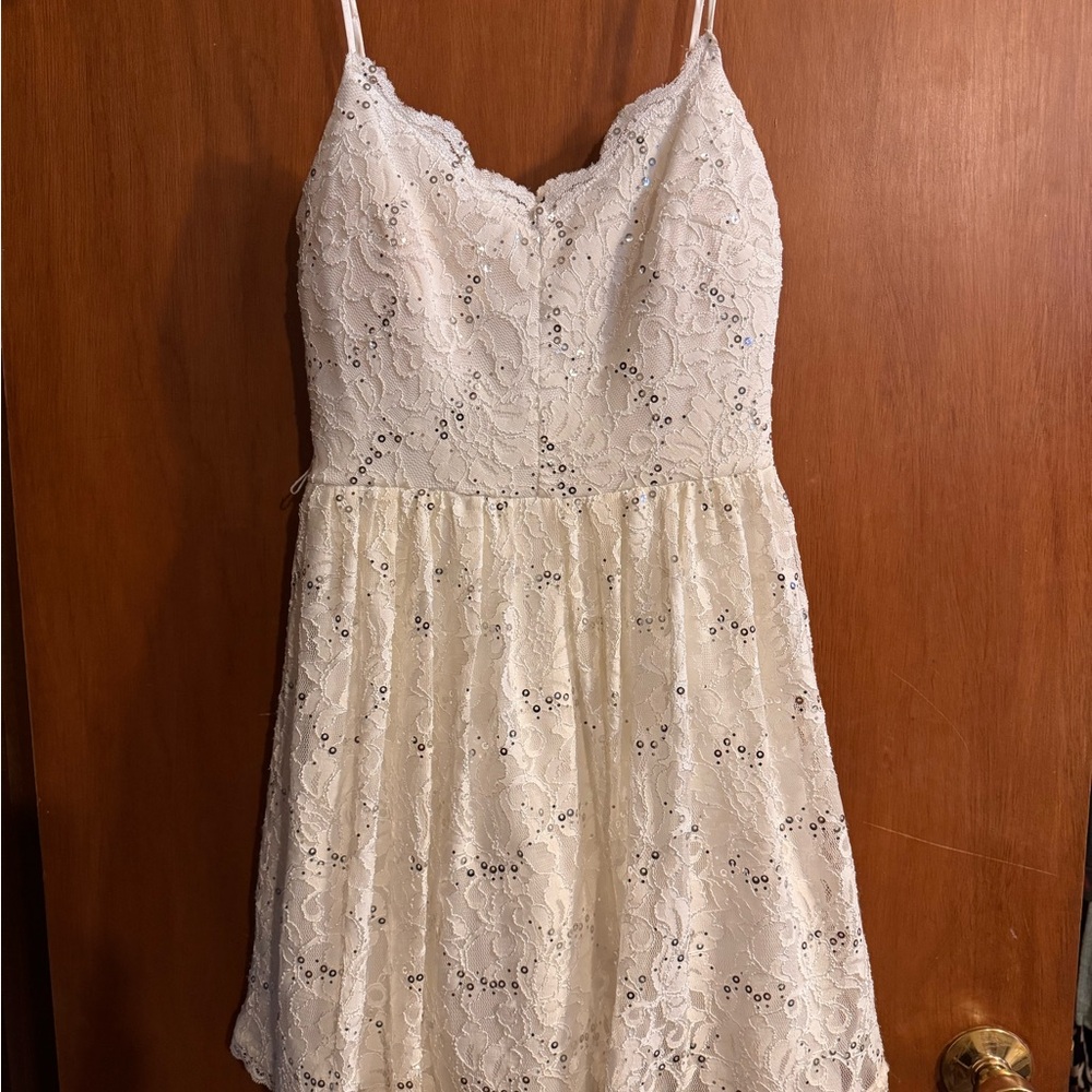 White Lace Sleeveless Dress